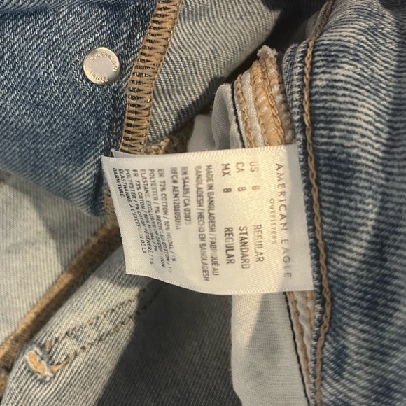 American Eagle, Size 8 Regular Mom Jean - Picture 2 of 2